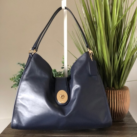 COACH Carlyle Shoulder bag